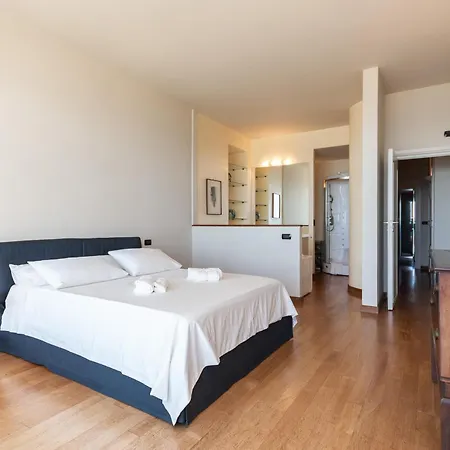 Апартаменты 100m Dal Mare - Centro Citta